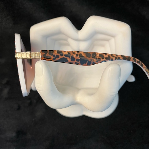 Vince Camuto sunglasses - Picture 3 of 3